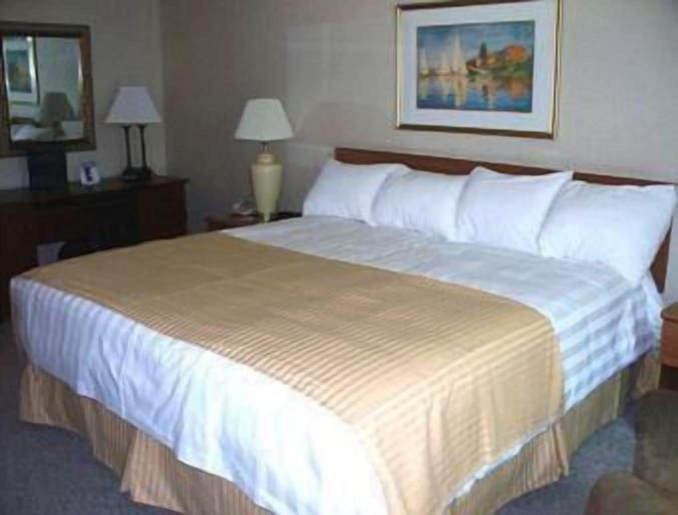 รามาดา บาย วินด์แฮม วอเตอร์ทาวน์ Hotel ภายนอก รูปภาพ