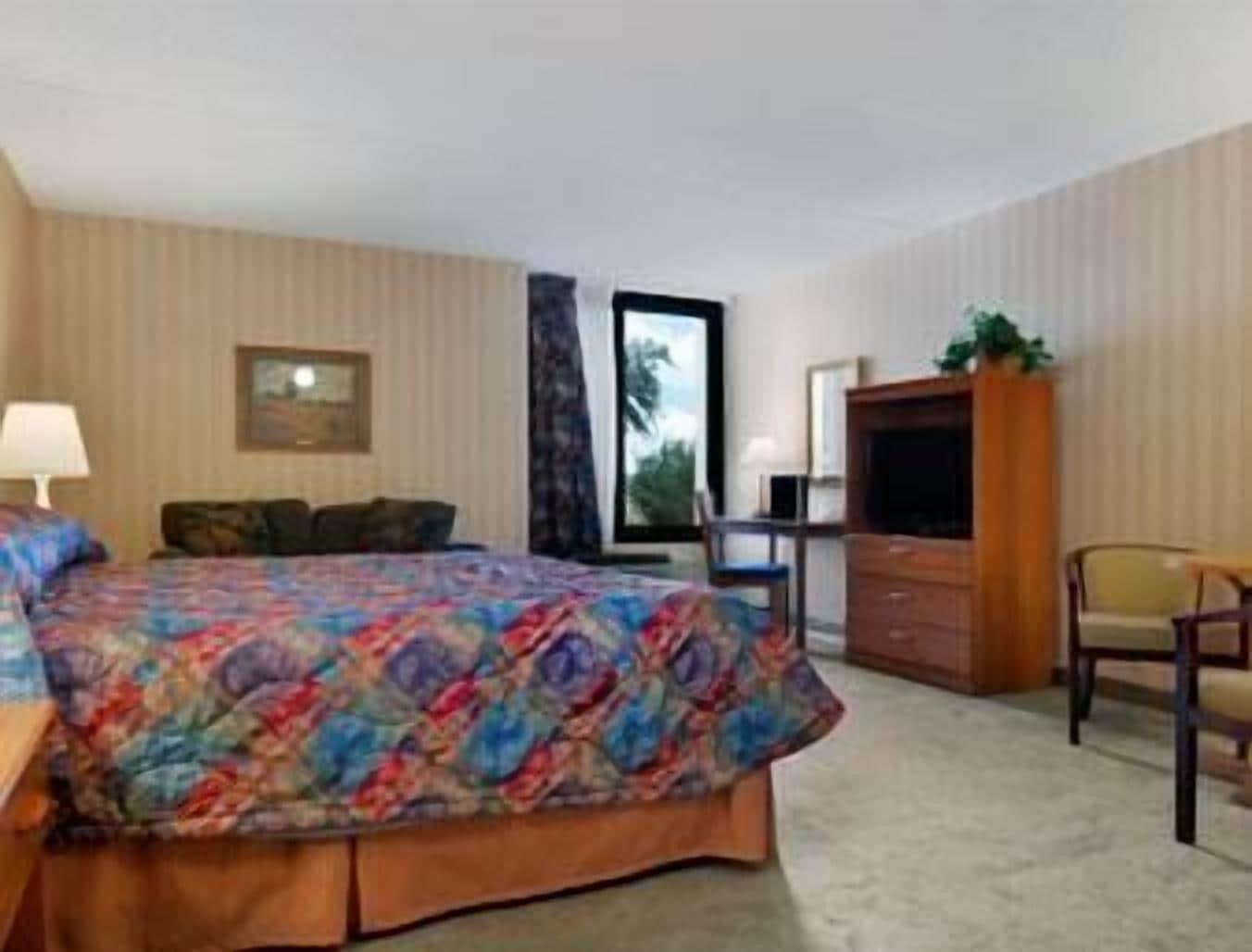 รามาดา บาย วินด์แฮม วอเตอร์ทาวน์ Hotel ภายนอก รูปภาพ