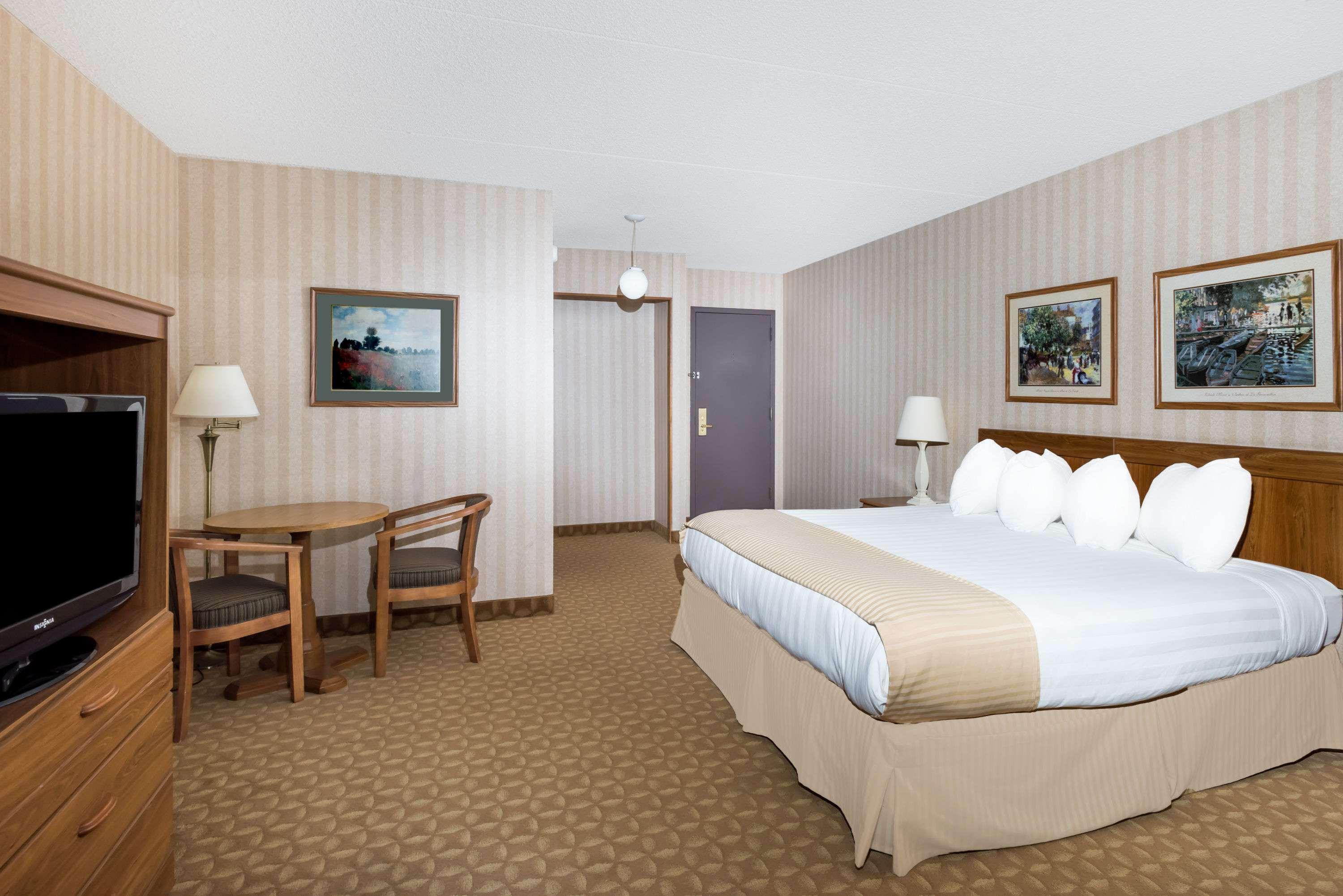 รามาดา บาย วินด์แฮม วอเตอร์ทาวน์ Hotel ภายนอก รูปภาพ